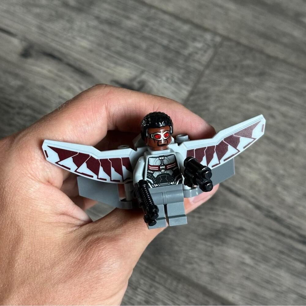 Rare 2016 LEGO Marvel Sam Wilson Falcon Red Wing Civil War 76050 Mini Figure